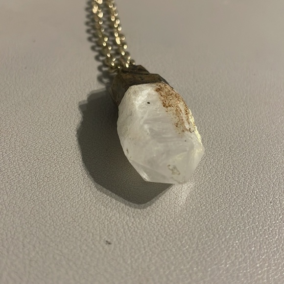 White natural stone pendant necklace - Picture 6 of 16